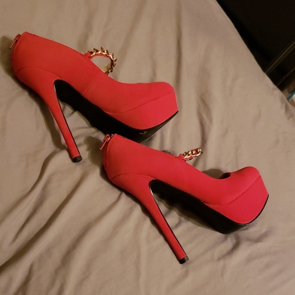 Heels - Picture 4 of 4